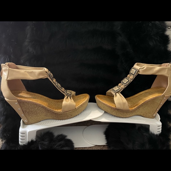 Tan wedges - Picture 2 of 5
